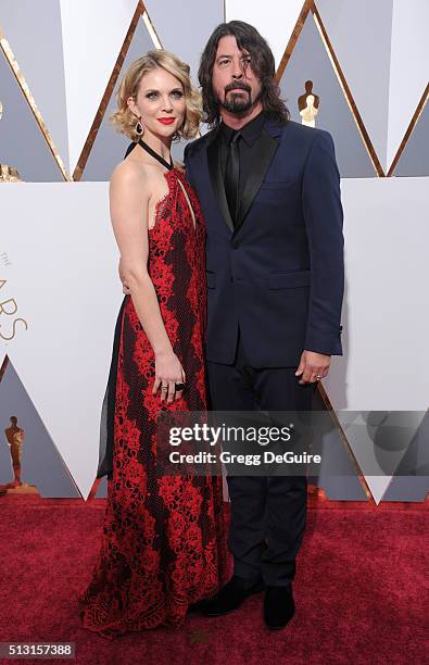 Musician Dave Grohl and wife Jordyn Blum arrive at the 88th Annual Academy Awards at Hollywood & Highland Center on February 28, 2016 in Hollywood,...