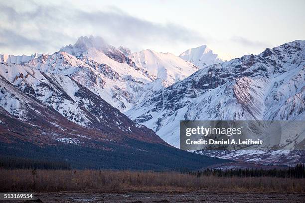 evening in the mountains - alaska mountain range stock pictures, royalty-free photos & images