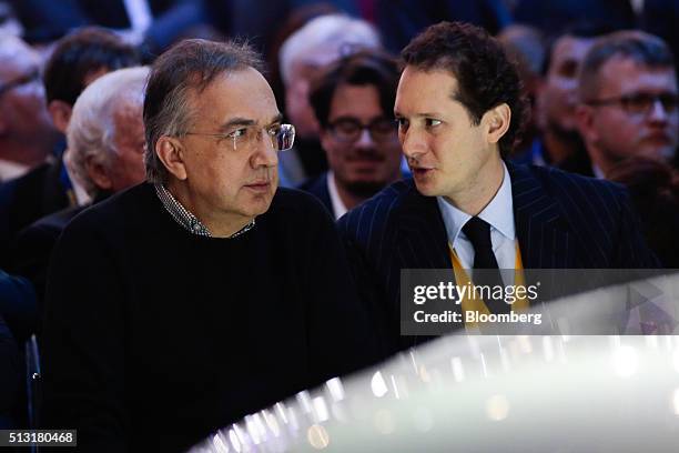 Sergio Marchionne, chief executive officer of Fiat Chrysler Automobiles NV, left, talks with John Elkann, chairman of Fiat Chrysler Automobiles NV,...