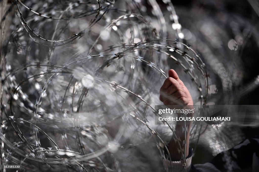 TOPSHOT-GREECE-EUROPE-MIGRANTS