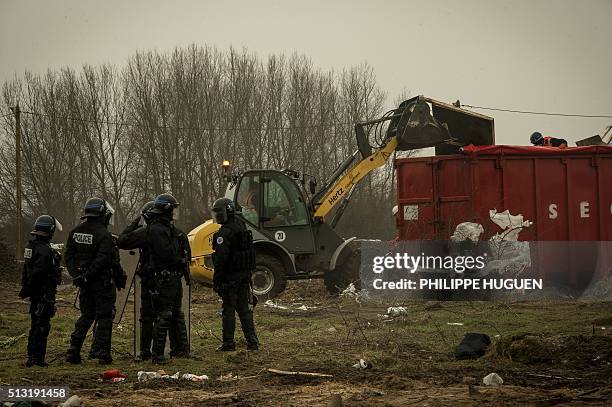 Dumpster Riot Dumpster Fire Photos and Premium High Res Pictures - Getty Images
