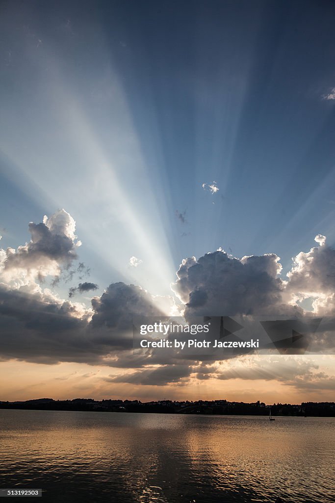 Crepuscular rays - vertical