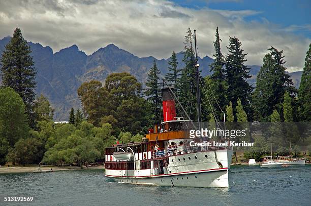queenstown,steamship cruise, lake wakatipu - lake wakatipu stock pictures, royalty-free photos & images