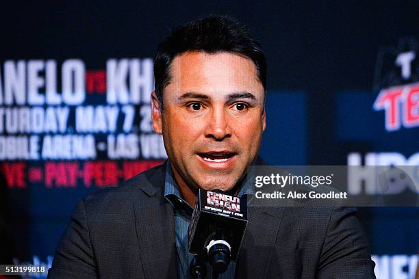 Oscar De La Hoya promotes a fight between Canelo Alvarez and Amir Khan during a press event at the Hard Rock Cafe on March 1, 2016 in New York City.