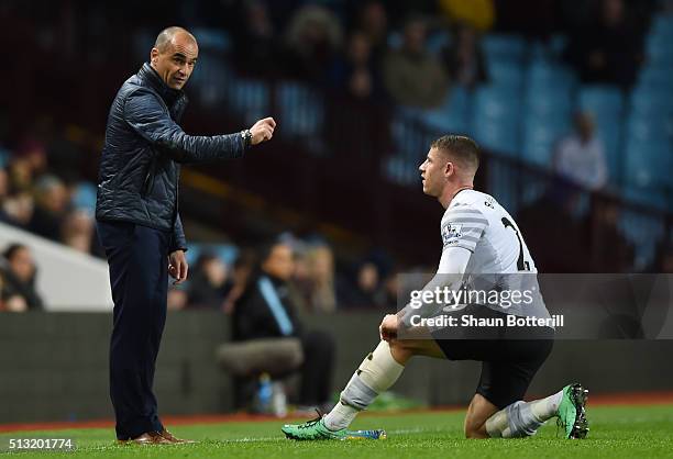 Roberto Martinez Manager of Everton gives instruction to Ross Barkley during the Barclays Premier League match between Aston Villa and Everton at...