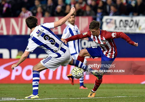 Real Sociedad's defender Mikel Gonzalez vies with Atletico Madrid's Argentinian forward Luciano Vietto during the Spanish league football match Club...