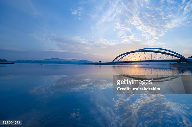 bridge of putrajaya - suspension bridge stockfoto's en -beelden