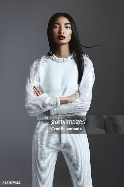 angesagte asiatische frau - fashion model stock-fotos und bilder