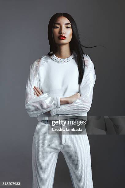 moda mulher asiática - futuristic clothing imagens e fotografias de stock
