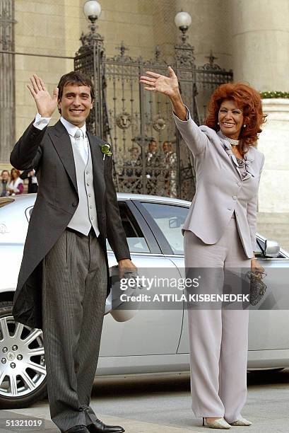 Italian film star Sophia Loren and her youngest son Carlo Ponti wave to the crowd in front of the Basilica in downtown Budapest 18 September 2004...