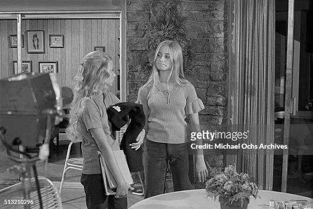 Eve Plumb and Maureen McCormick rehearse on the set of 'The Brady Bunch' at Paramount Studios on July 26, 1972 in Los Angeles, California.