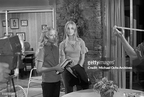 Eve Plumb and Maureen McCormick rehearse on the set of 'The Brady Bunch' at Paramount Studios on July 26, 1972 in Los Angeles, California.