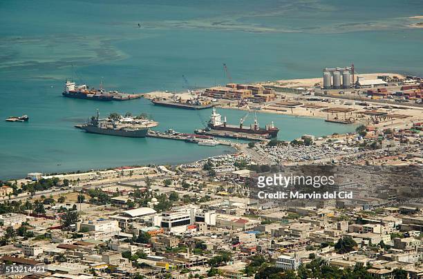 port of port-au-prince - port au prince ストックフォトと画像