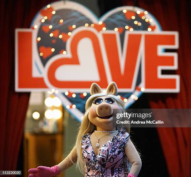 Because...Love" - After her stint in the hospital, Miss Piggy and Kermit reevaluate their relationship, and Kermit turns to Jack White for advice, on...