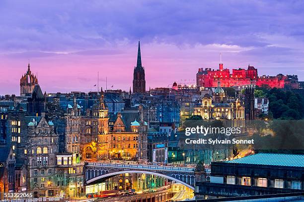 edinburgh skyline from calton hill at dusk - schottland stock-fotos und bilder