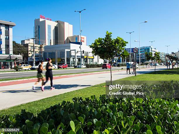 people jogging - vitória stock pictures, royalty-free photos & images