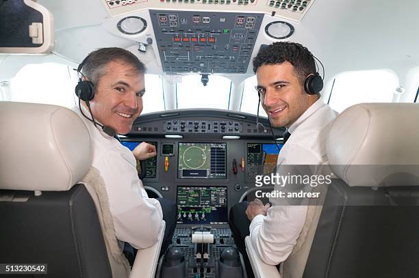 airplane pilots in the cockpit looking happy - aviatrice stock pictures, royalty-free photos & images