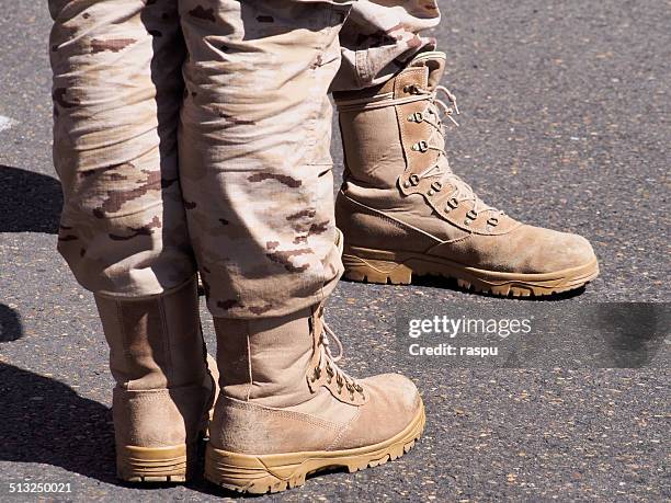 army, camouflage clothes and boots - spanish military - fotografias e filmes do acervo