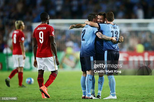 Sydney FC players celebrate victory at fulltime during the AFC Champions League match between Sydney FC and Guangzhou Evergrande FC at Allianz...