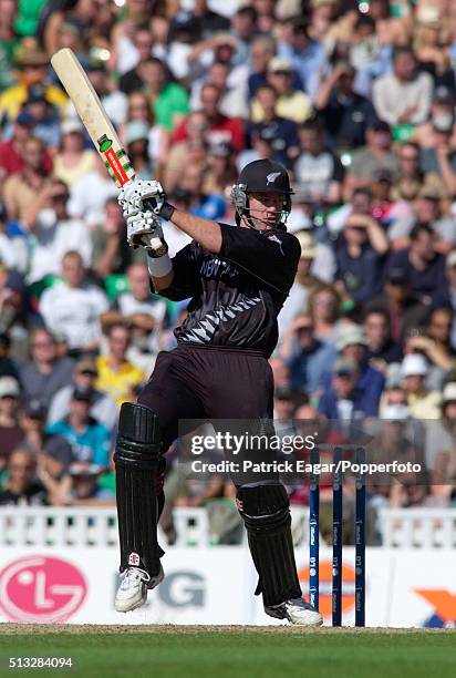 Jacob Oram of New Zealand batting during the ICC Champions Trophy match between Australia and New Zealand, The Oval, London, 16th September 2004....