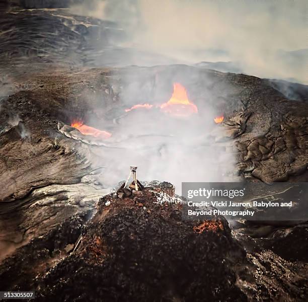 aerial view of pu'u o'o vent at volcanoes park - active volcano stockfoto's en -beelden