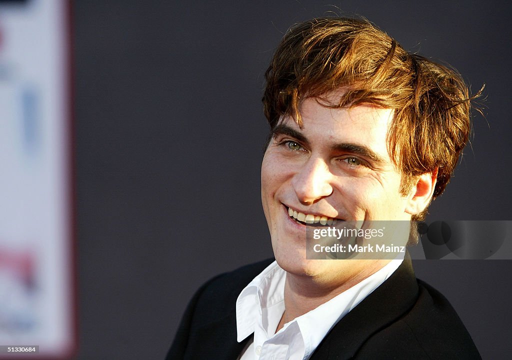 Premiere of "Ladder 49" - Arrivals