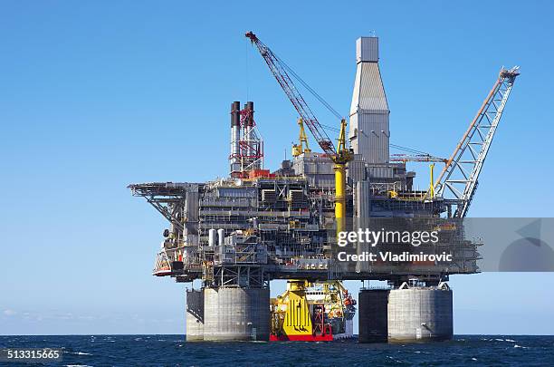 oil rig - oil platform bildbanksfoton och bilder