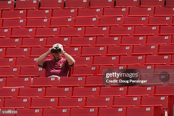 buccaneers v redskins - viewing binoculars stock pictures, royalty-free photos & images