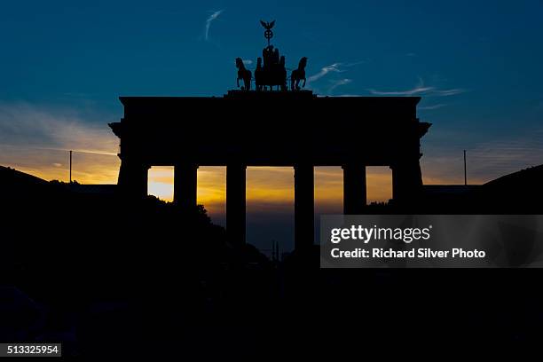 brandenburg gate with blue sky at sunset - brandenburg gate bildbanksfoton och bilder