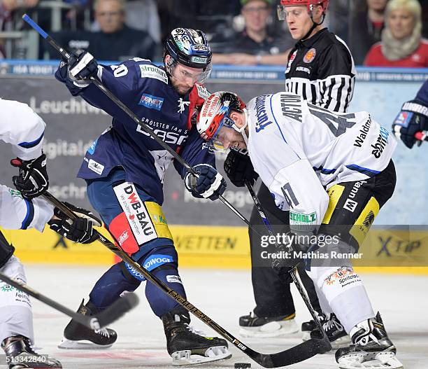 Darin Olver of the Eisbaeren Berlin and Will Acton of the Schwenninger Wild Wings during the game between the Eisbaeren Berlin and the Schwenninger...