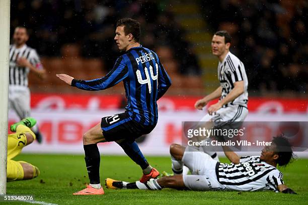 Ivan Perisic of FC Internazionale scores the second during the TIM Cup match between FC Internazionale Milano and Juventus FC at Stadio Giuseppe...