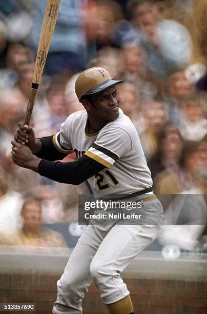 Pittsburgh Pirates Roberto Clemente in action, at bat vs Chicago Cubs at Wrigley Field. Chicago, IL 6/23/1972 CREDIT: Neil Leifer