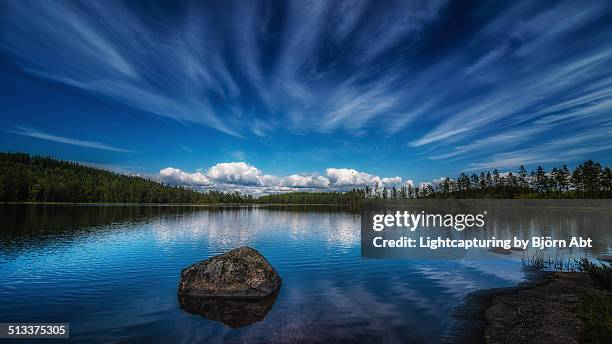 svarttjärn reflections - cirrus ストックフォトと画像