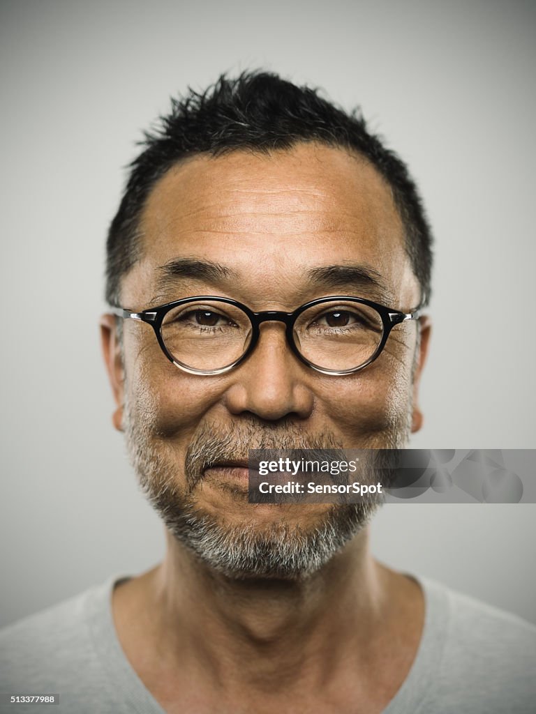 Porträt einer japanischen Mann mit Brille