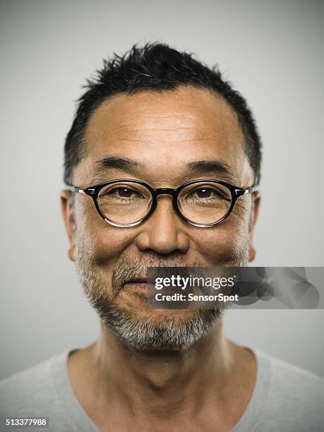 portrait of a japanese man wearing glasses - aziatische etniciteit stockfoto's en -beelden