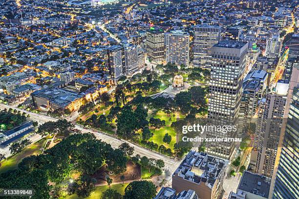 high view to hyde park, sydney at night - sydney city stockfoto's en -beelden