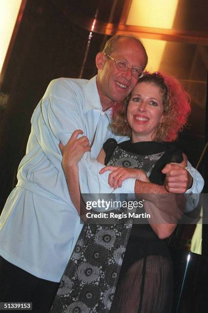 14 APRIL 2000 - DAVID HELFGOTT AND JANE RUTTER BACKSTAGE AFTER "THE IMPOSSIBLE DREAM" FUNDRAISING CONCERT FOR ROMAC AT THE MELBOURNE CONCERT HALL.