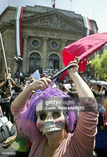 Una trabajadora ambulante partcipa en una concentracion el 23 de setiembre de 2004, frente la Asamblea de Representates del distrito federal en...