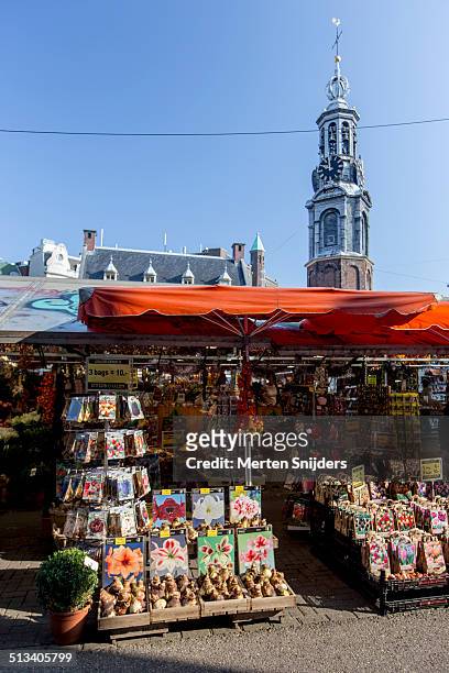 flowermarket on singel gracht and vijzelgracht - amsterdam gracht stockfoto's en -beelden