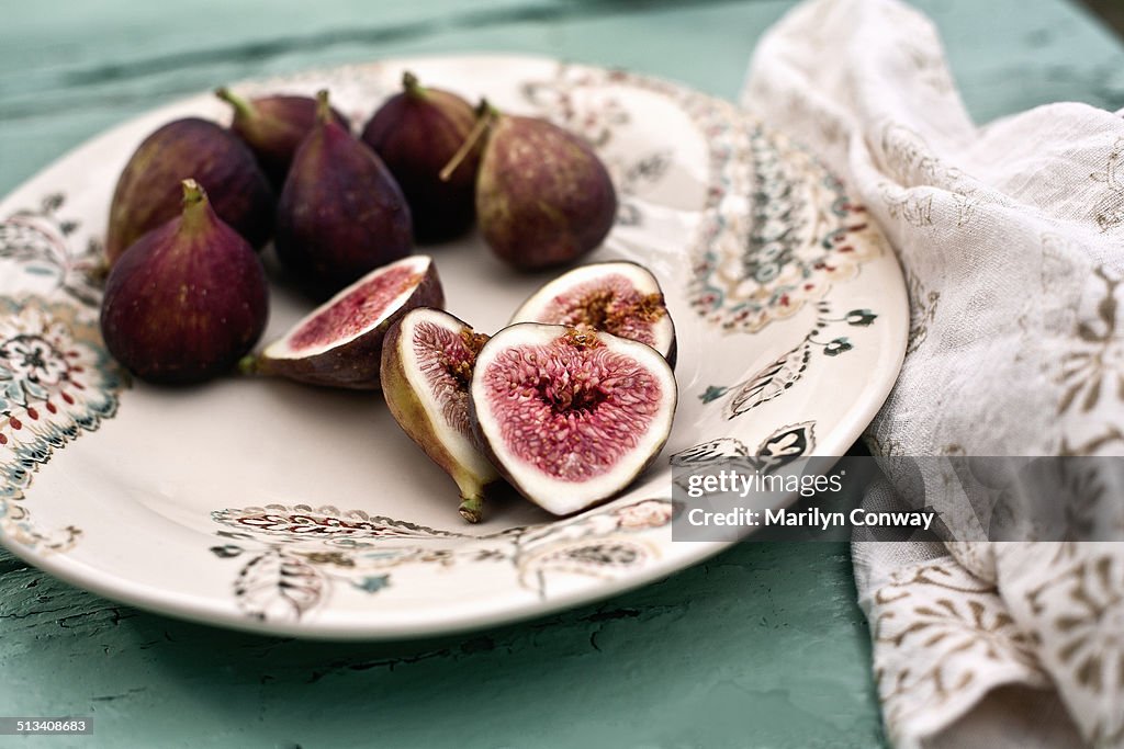 Figs on plate with napkin