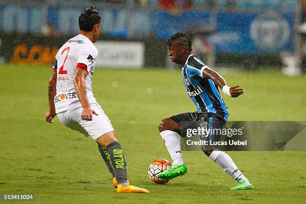 Miler Bolanos of Gremio battles for the ball against Norberto Araujo of Liga de Quito during the match Gremio v Liga de Quito as part of Copa...