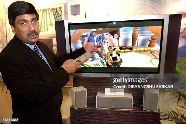 Vice president of Samsung India Electronics Ltd, R. Zutshi, describes a newly launched television model during a press conference in Madras, 27...