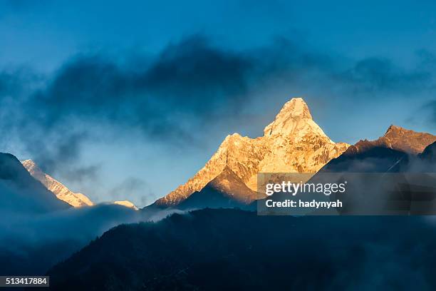 sunset over mount ama dablam, himalayas, nepal - mountain view stock pictures, royalty-free photos & images