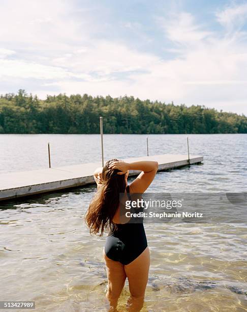 woman walking into lake - lake solitude (new hampshire) fotografías e imágenes de stock