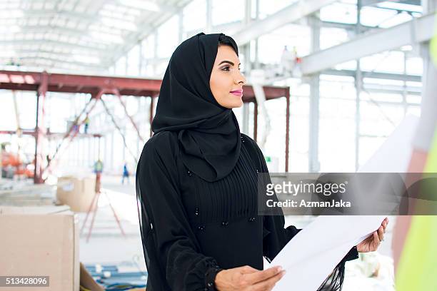 let's see - emirati woman stock pictures, royalty-free photos & images