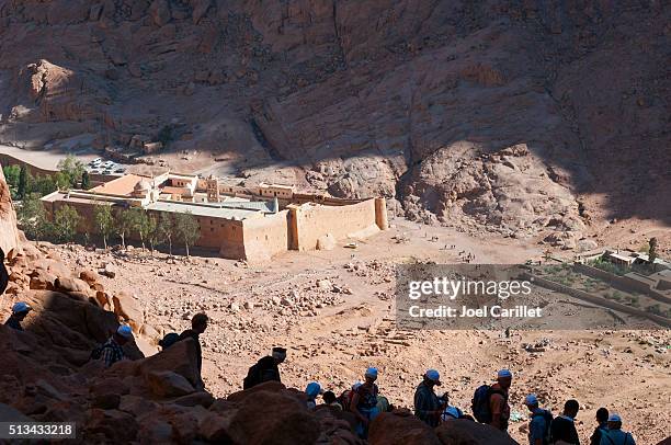 people descending mount sinai in egypt - st. catherine stock pictures, royalty-free photos & images