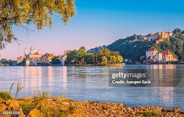 beautiful early summer morning in passau - danube river stockfoto's en -beelden