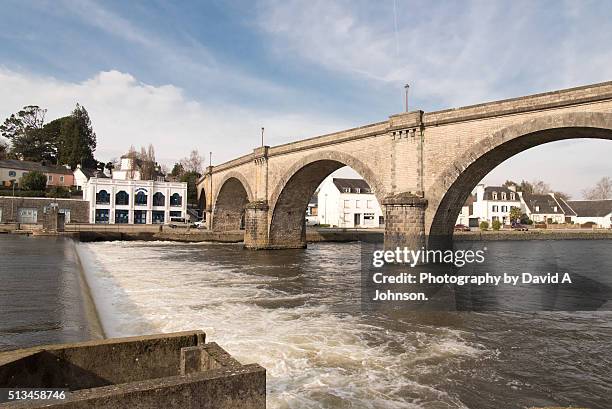 viaduc en courbe de ch��teaulin - courbe 個照片及圖片檔