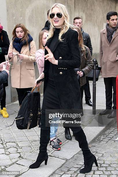 Lily Donaldson arrives at the Balmain show as part of the Paris Fashion Week Womenswear Fall/Winter 2016/2017 on March 3, 2016 in Paris, France.