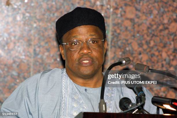 Former military dictator Ibrahim Babangida welcomes former United States President Bill Clinton to a lecture on "Democratisation and Economic...